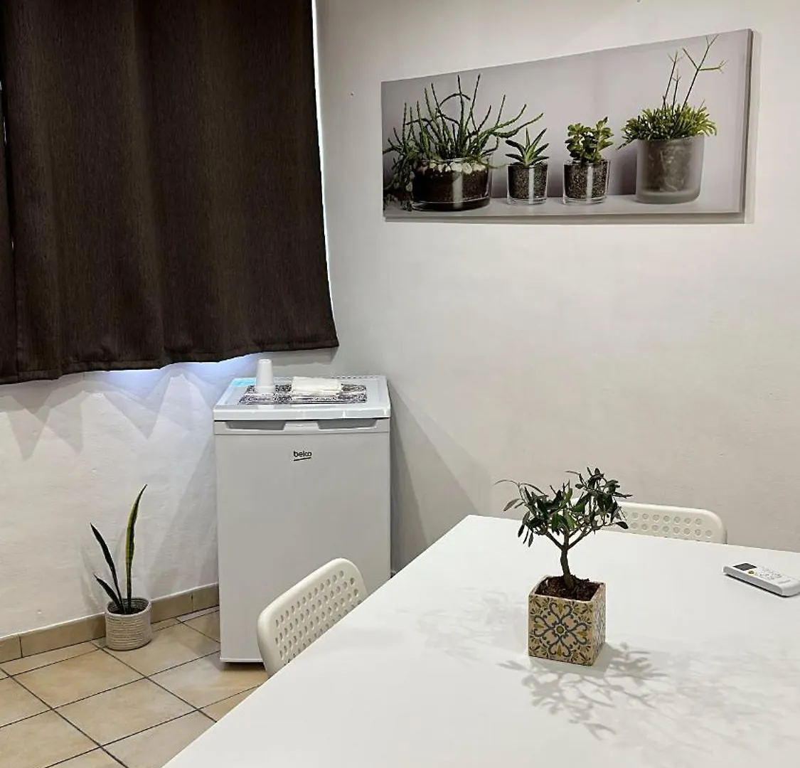 Il Moro Otel Carini 0*,  İtalya